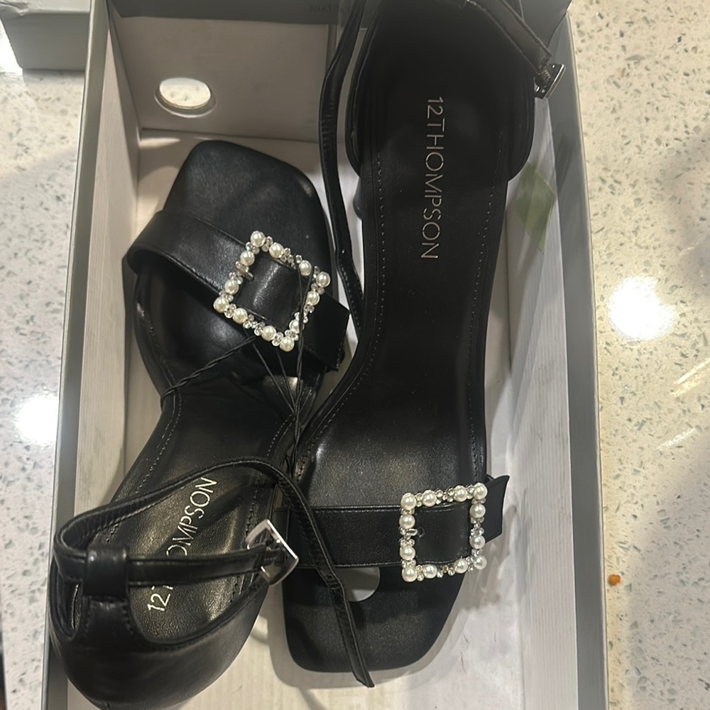 Thompson Black Women's Sandals Size 10 NWT